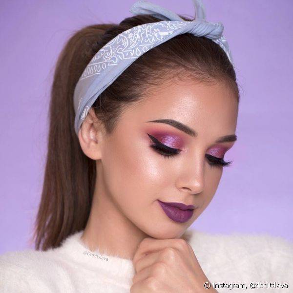O batom violeta faz sucesso entre as it girls e pode ser combinado com a sombra rosinha (Foto: Instagram @denitslava)